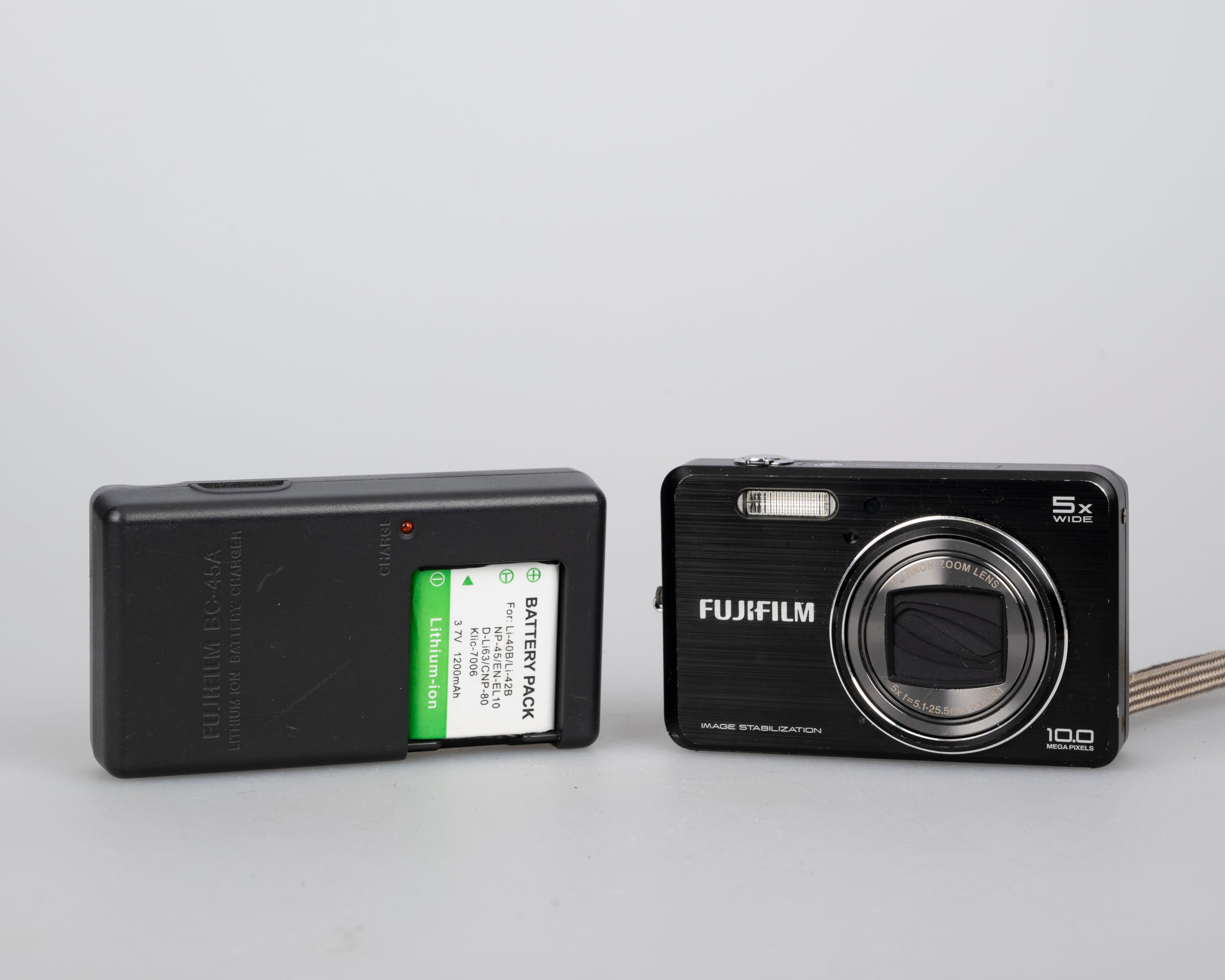 Fujifilm Finepix J250 10 MP CCD digicam w/ battery + charger