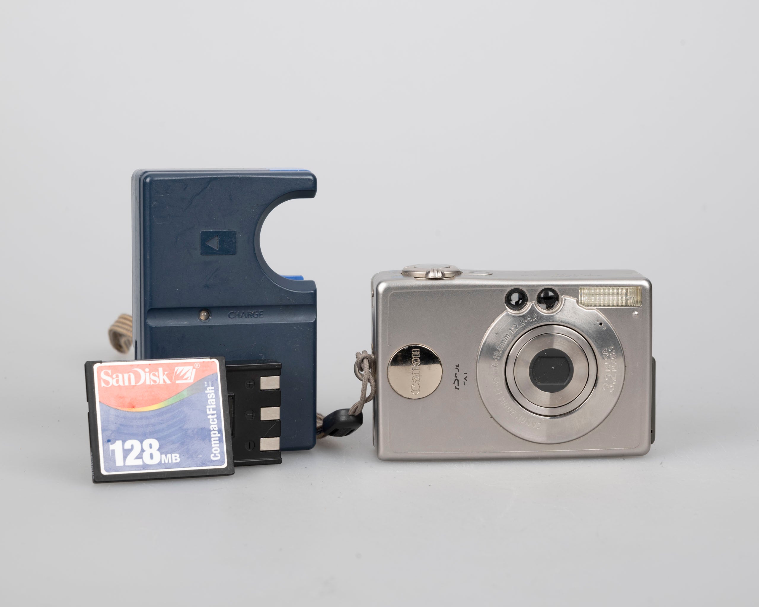 Canon EPLH S230/IXUS offers V3 3.2MP Digital Vintage Camera.