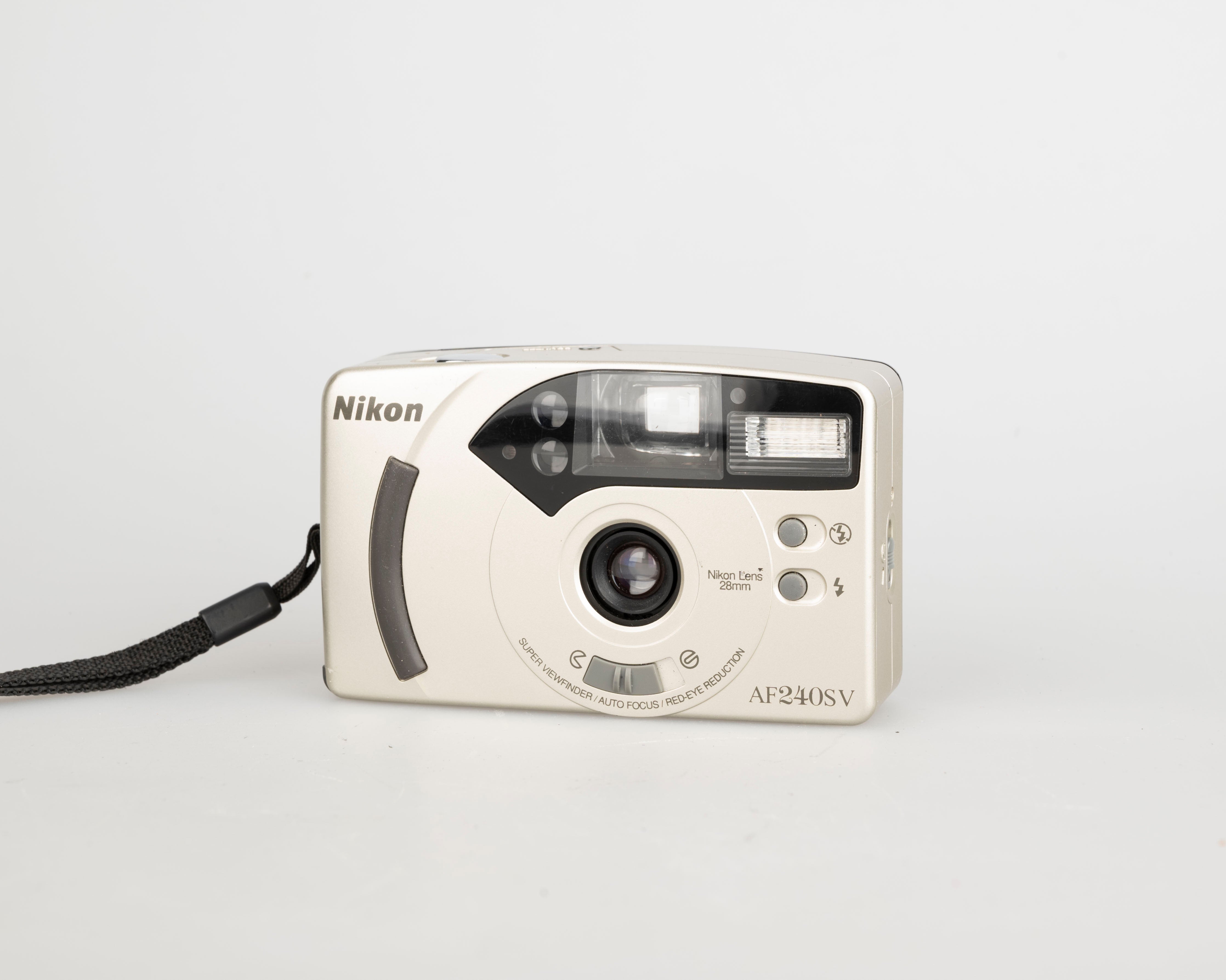 Nikon Fun Touch 6 - 28mm high quality - Vintage Film - 35mm point shoot camera