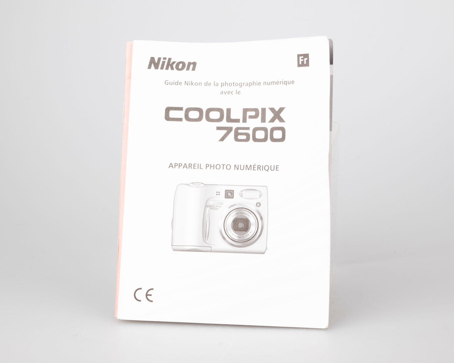 Nikon Coolpix 7600 7MP CCD sensor digicam w/ battery charger + manual in French (uses AA batteries)