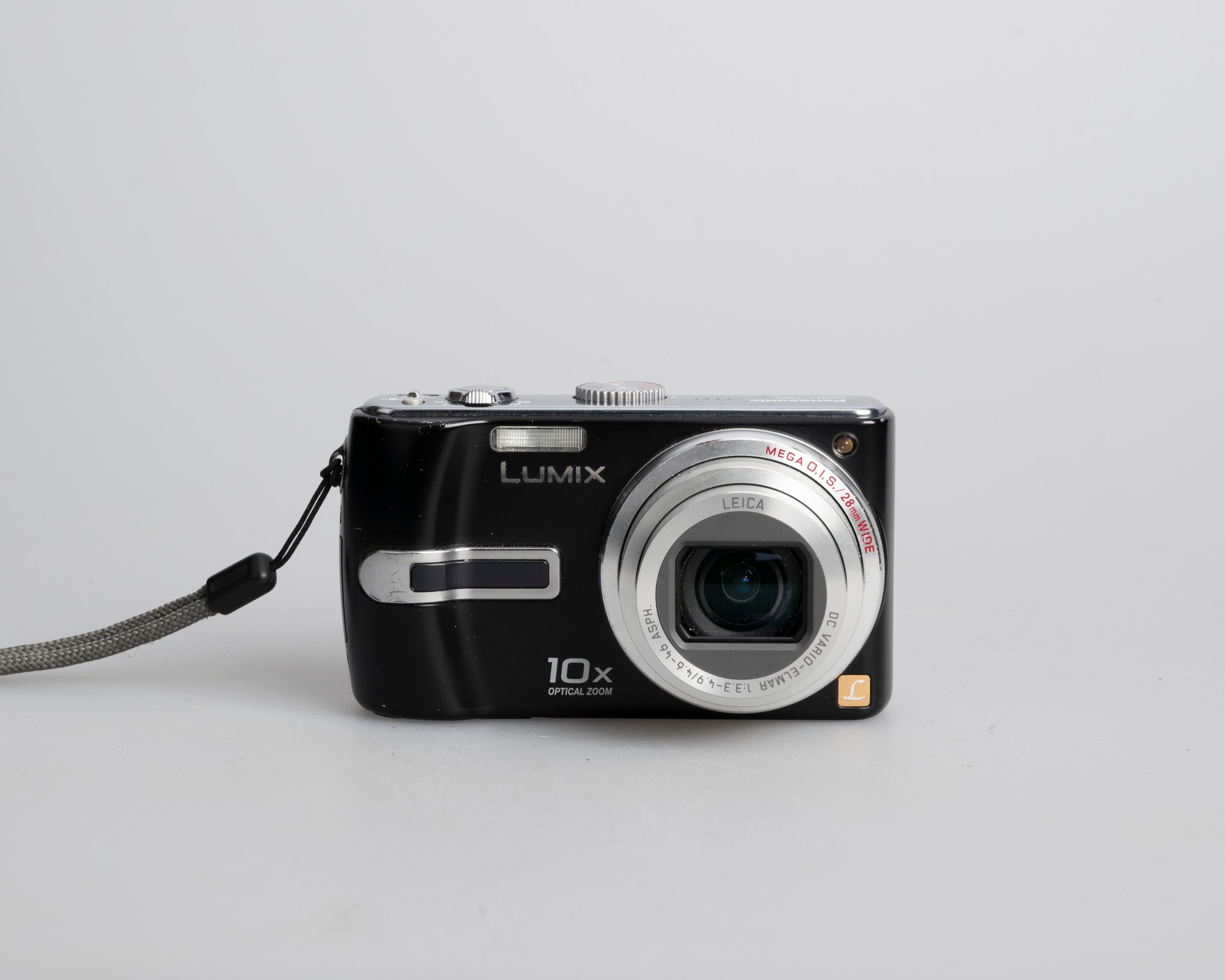 Panasonic Lumix DMC-TZ3 digicam feat/ 7.2 MP CCD sensor + Leica DC 