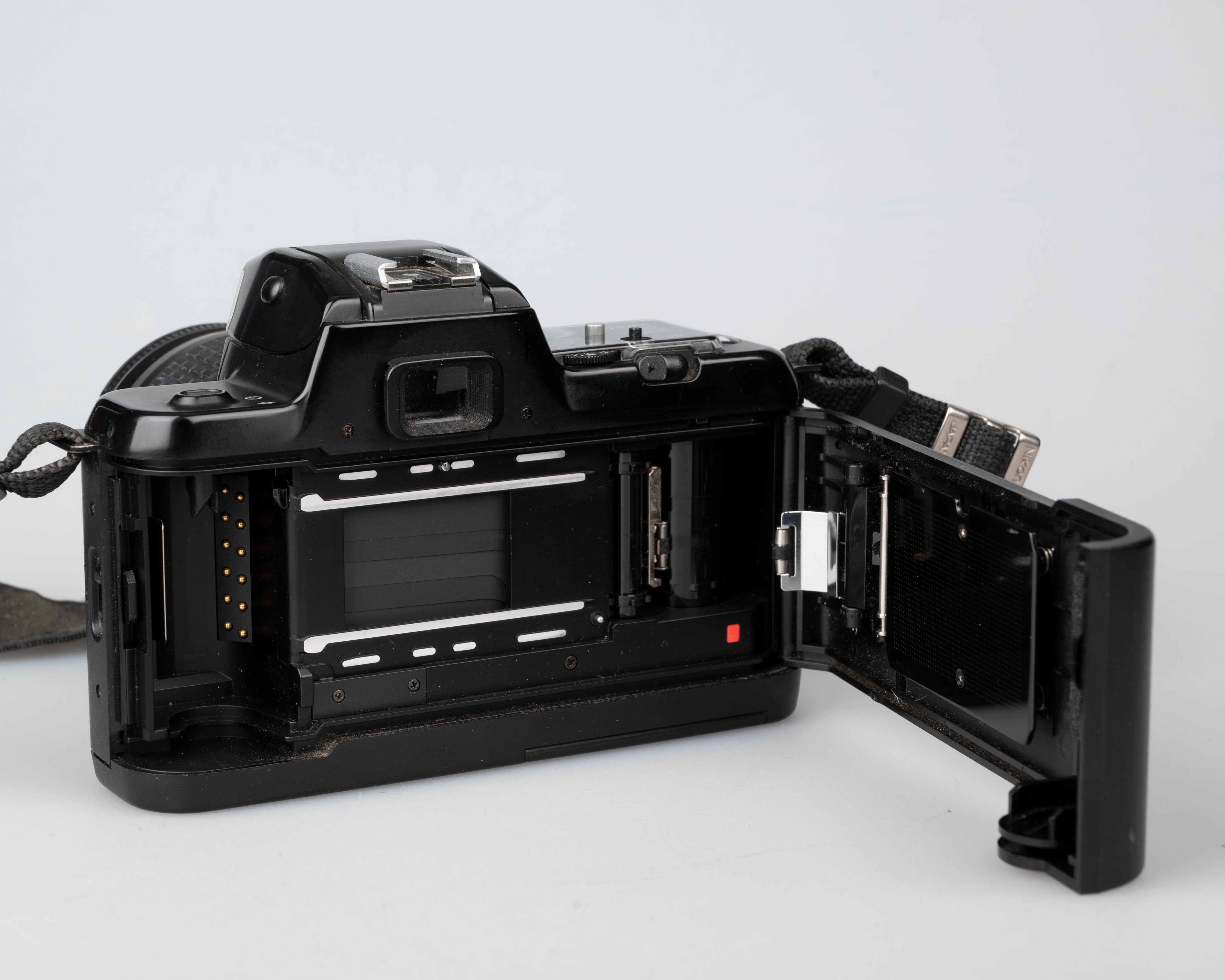 Nikon F-401S 35mm film SLR w/ AF Nikkor 28-80mm lens – New Wave Pool