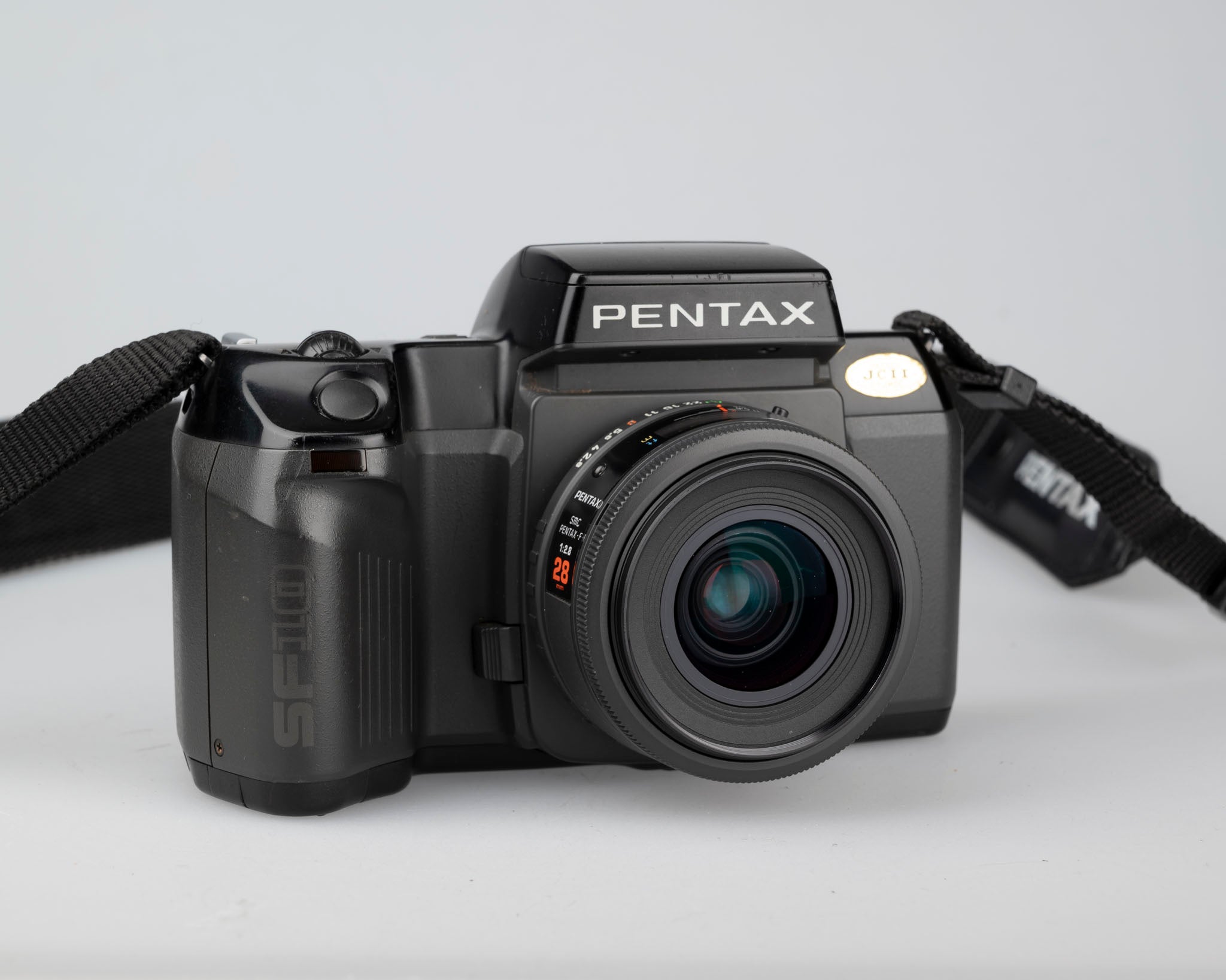 Pentax SF10 35mm SLR w/ SMC Pentax-F 28mm f2.8 compact prime lens