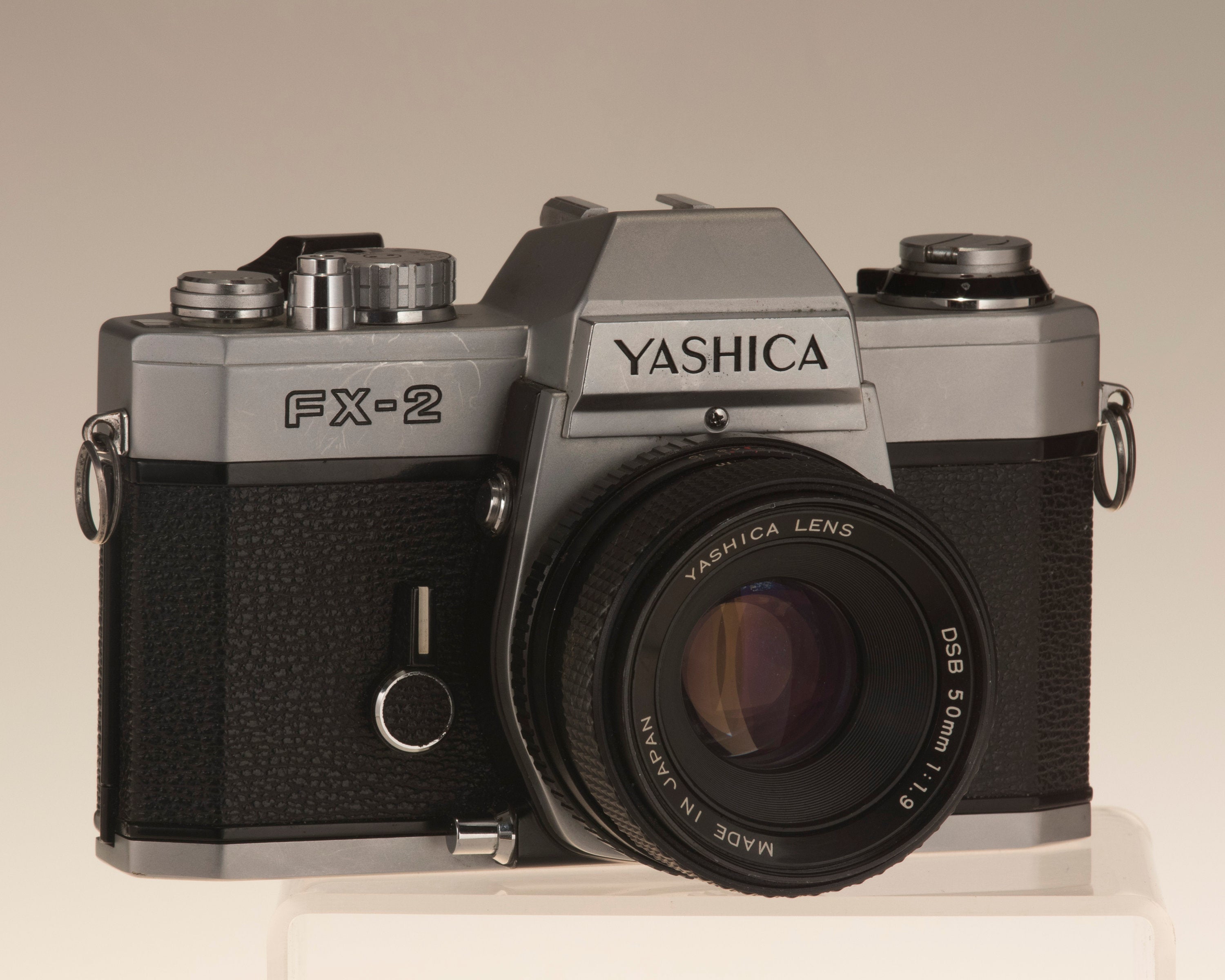 YASHICA FX-2 popular 35mm SLR CAMERA Yashica DSB 50mm f1.9 LENS Made In Japan