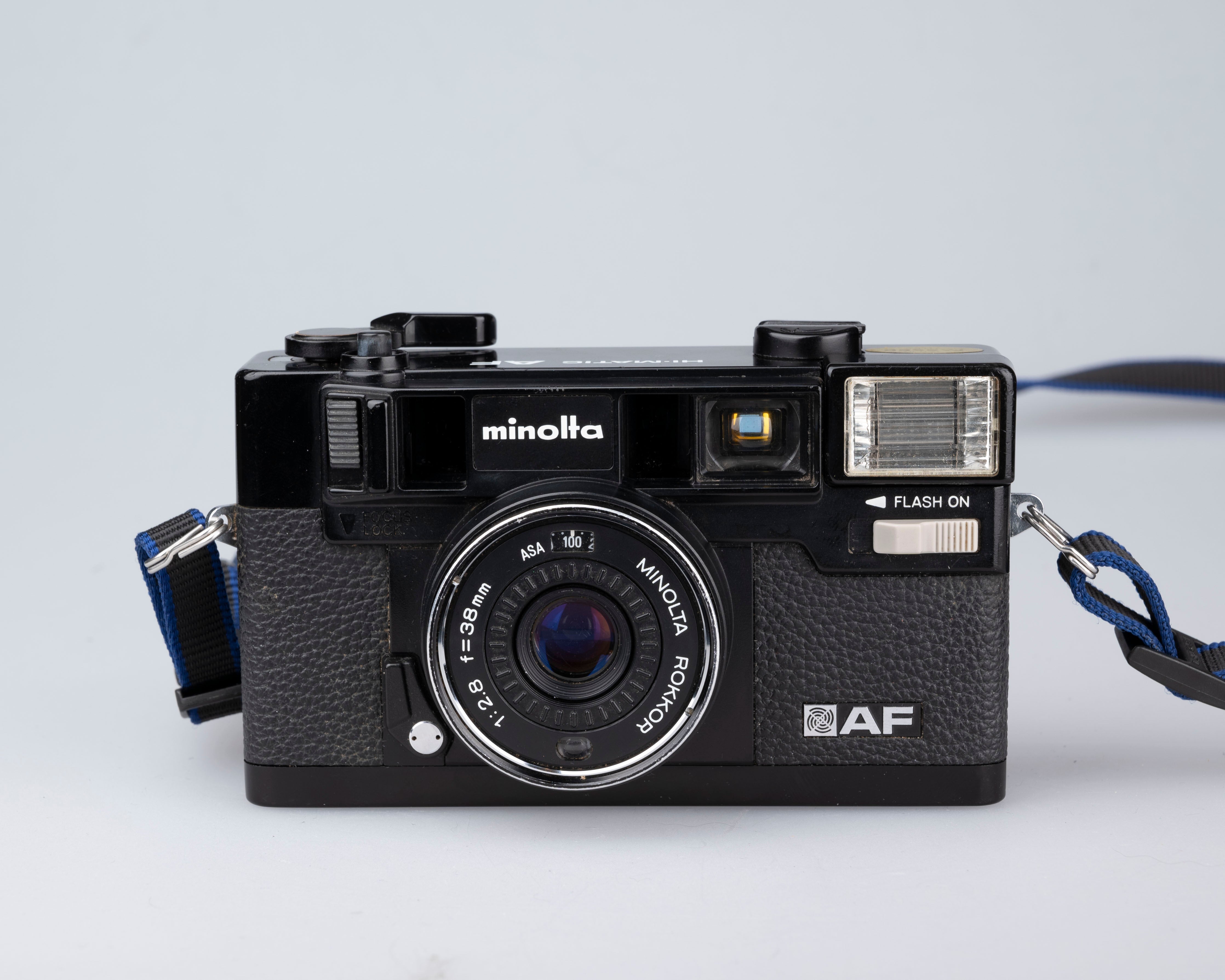 Minolta Hi-Matic AF 35mm camera (serial 575193) – New Wave Pool