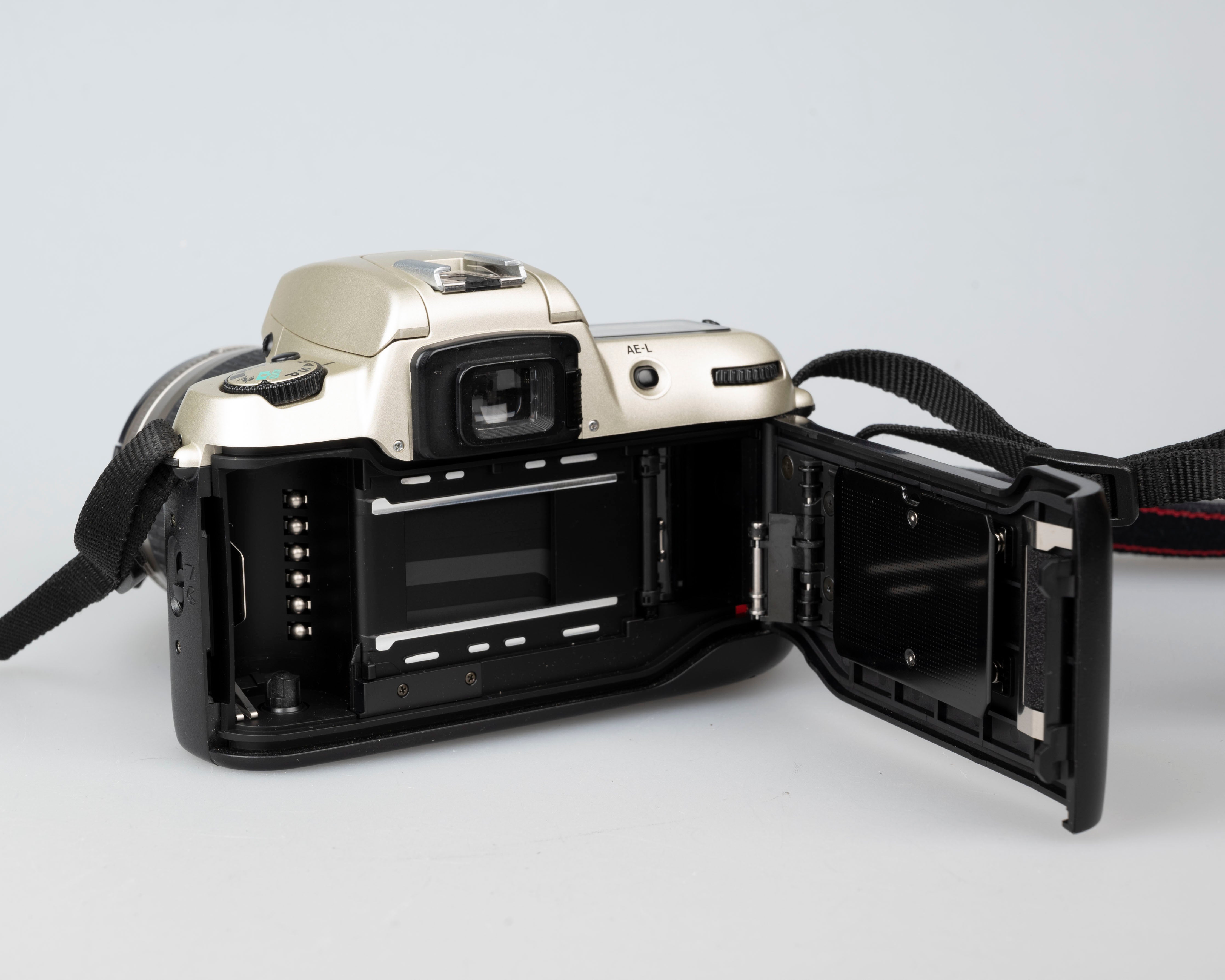 Nikon F60 35mm film SLR w/ AF Nikkor 28-80mm lens + manual (serial