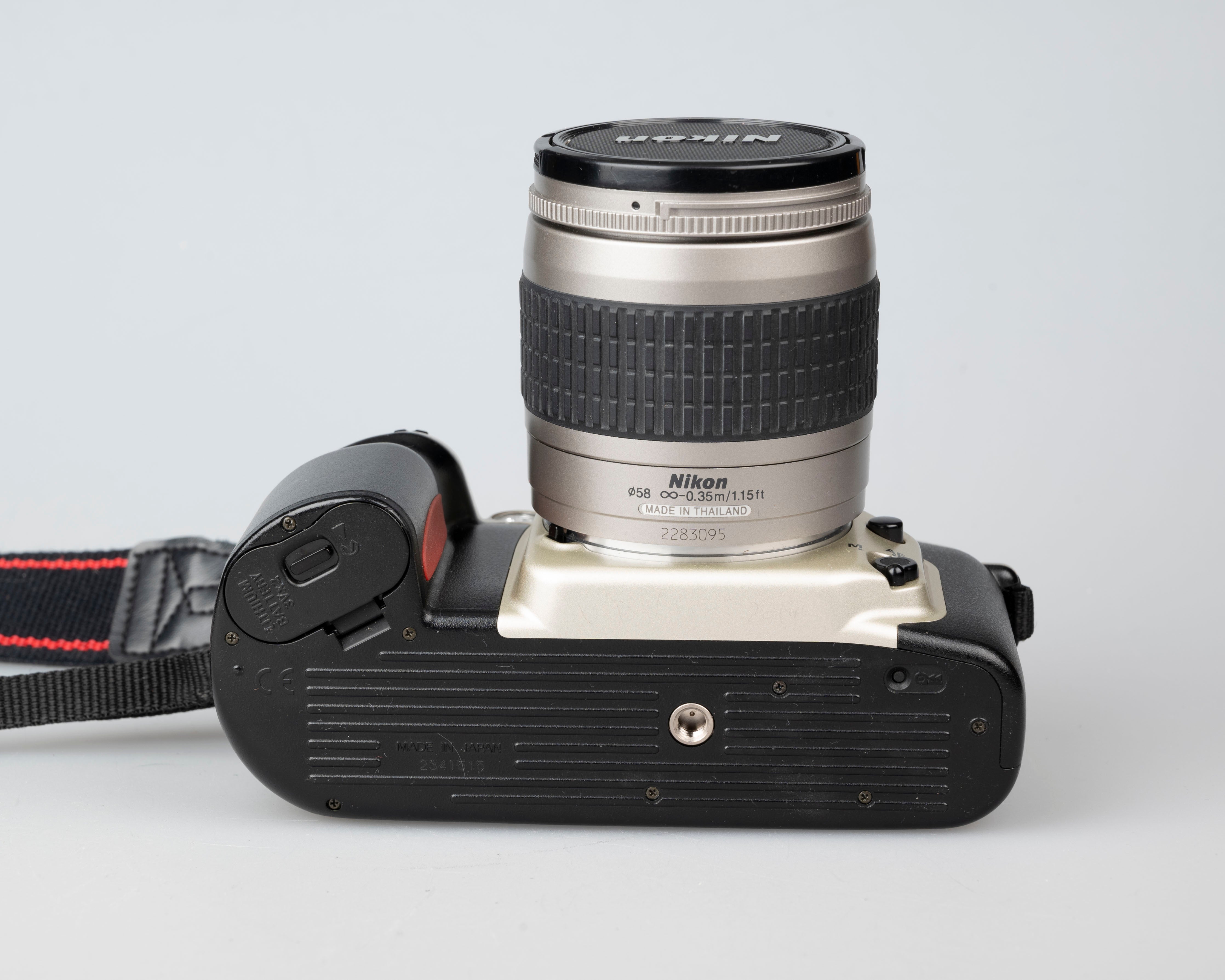 Nikon F60 35mm film SLR w/ AF Nikkor 28-80mm lens + manual (serial 