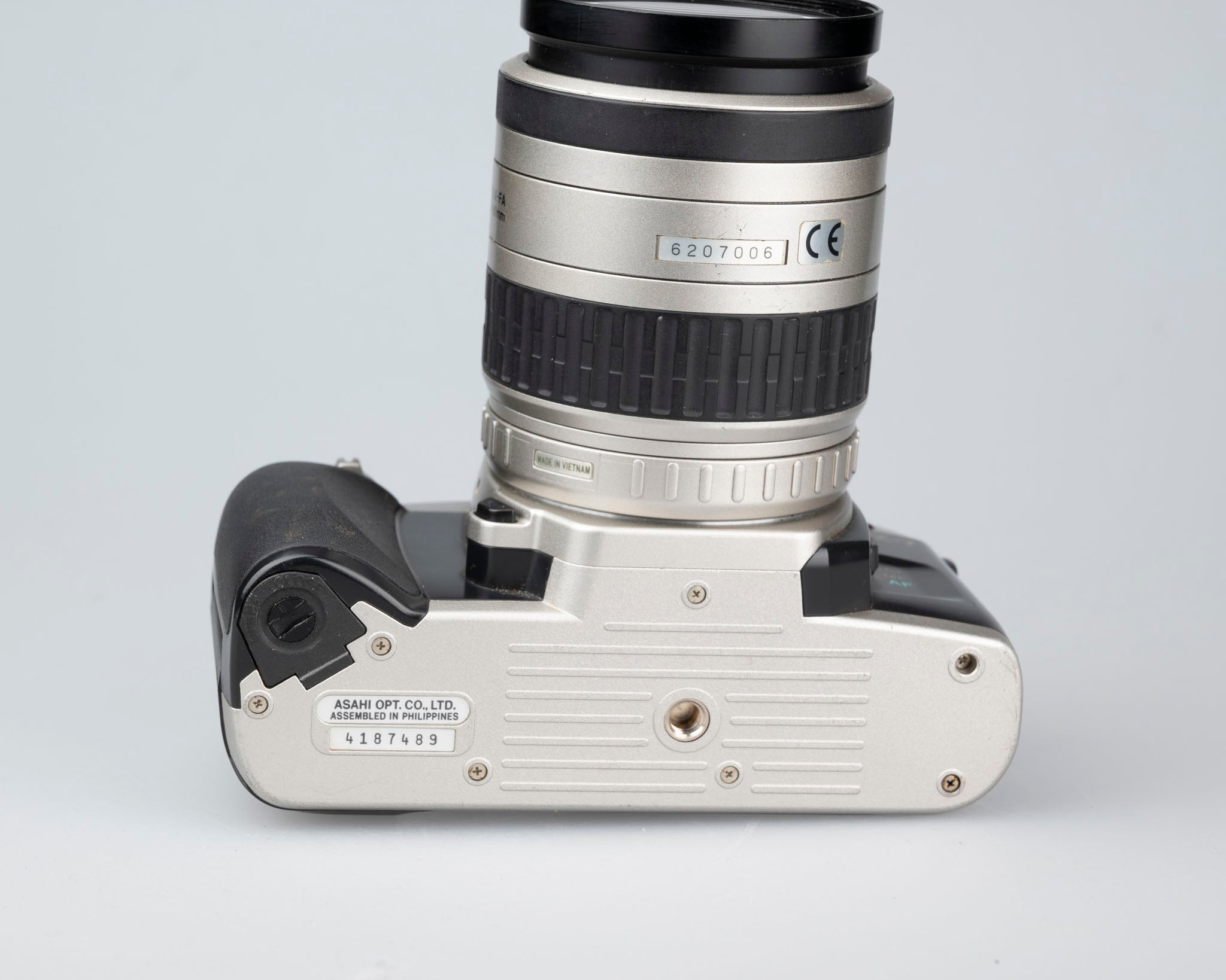 Pentax MZ-7 35mm SLR w/ SMC Pentax-FA 28-80mm lens – New Wave Pool